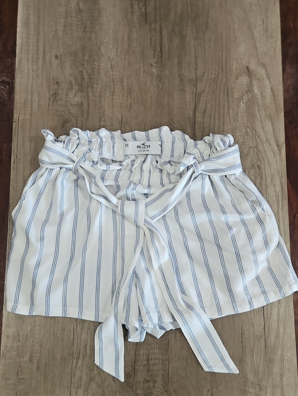 Hollister White Shorts with Blue Pinstripes and Tie Waist Size SX